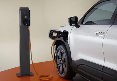 Samochody elektryczne kontra hybrydowe – co wybrać w 2025 roku?